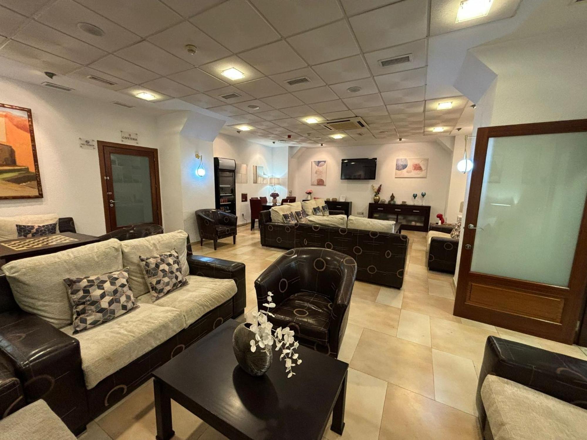 Hotel Puerta De กาซอร์ลา ภายนอก รูปภาพ