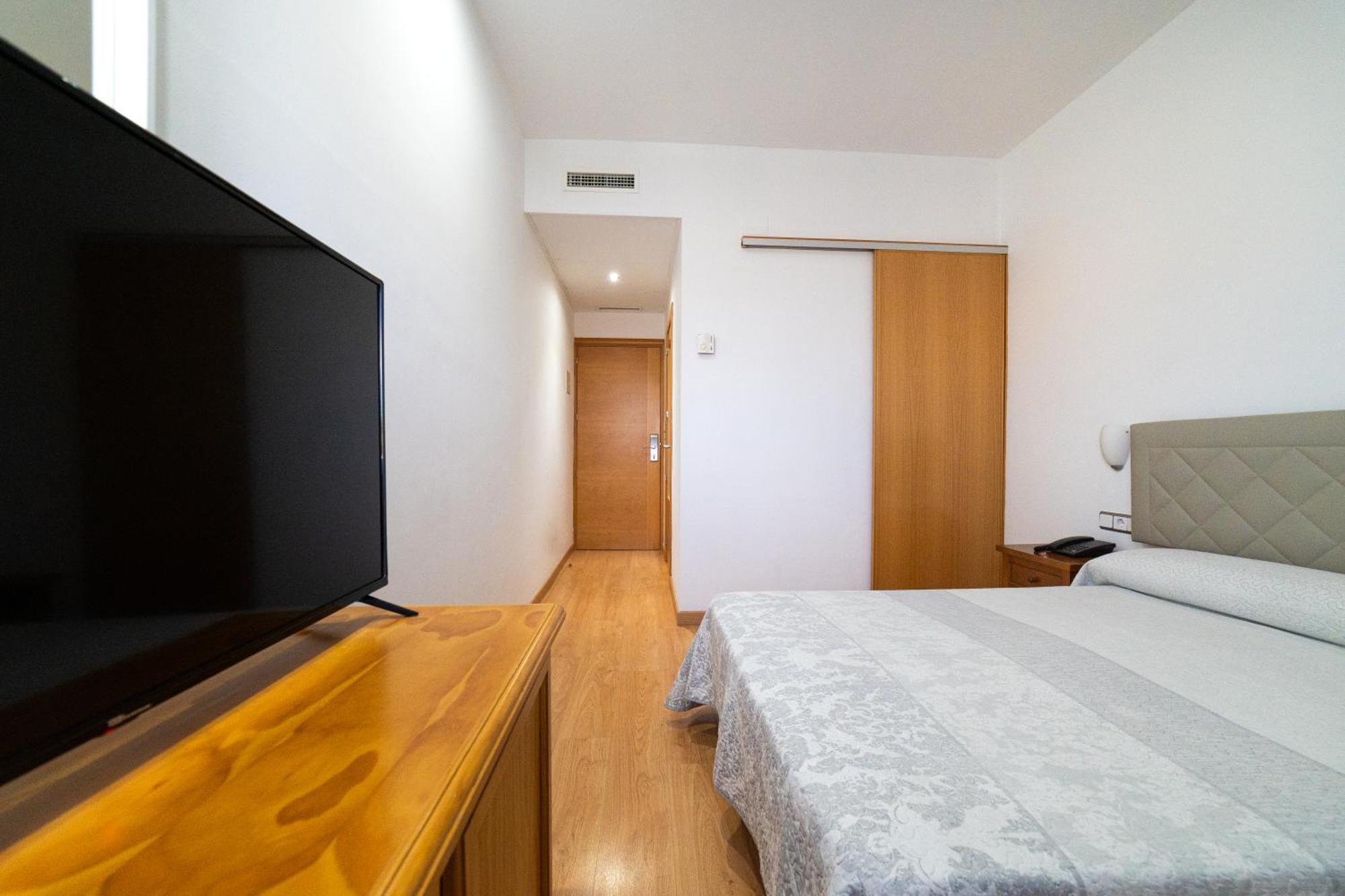 Hotel Puerta De กาซอร์ลา ภายนอก รูปภาพ