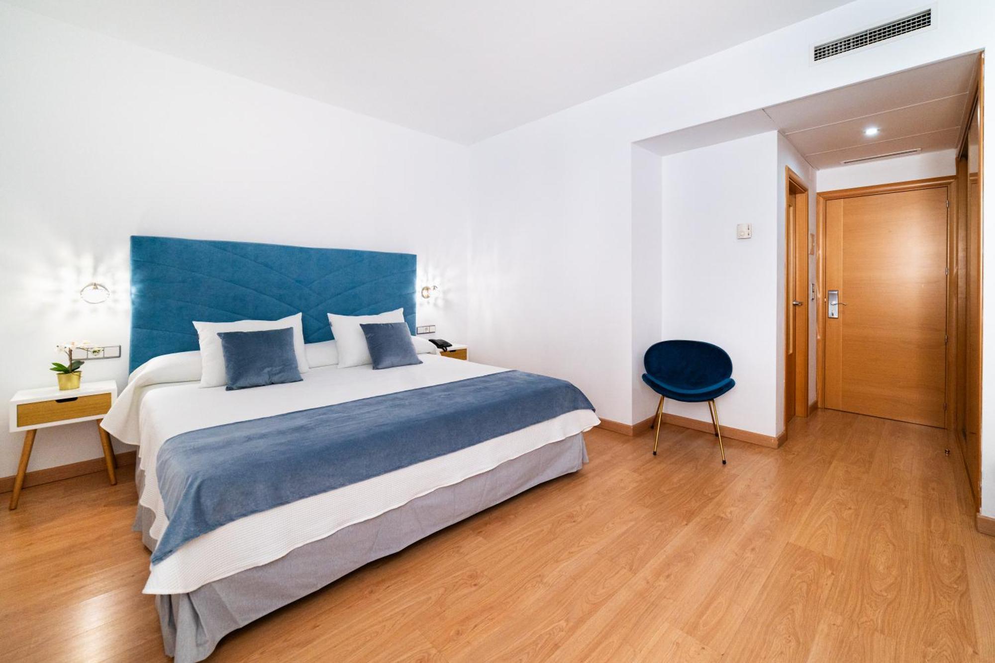 Hotel Puerta De กาซอร์ลา ภายนอก รูปภาพ