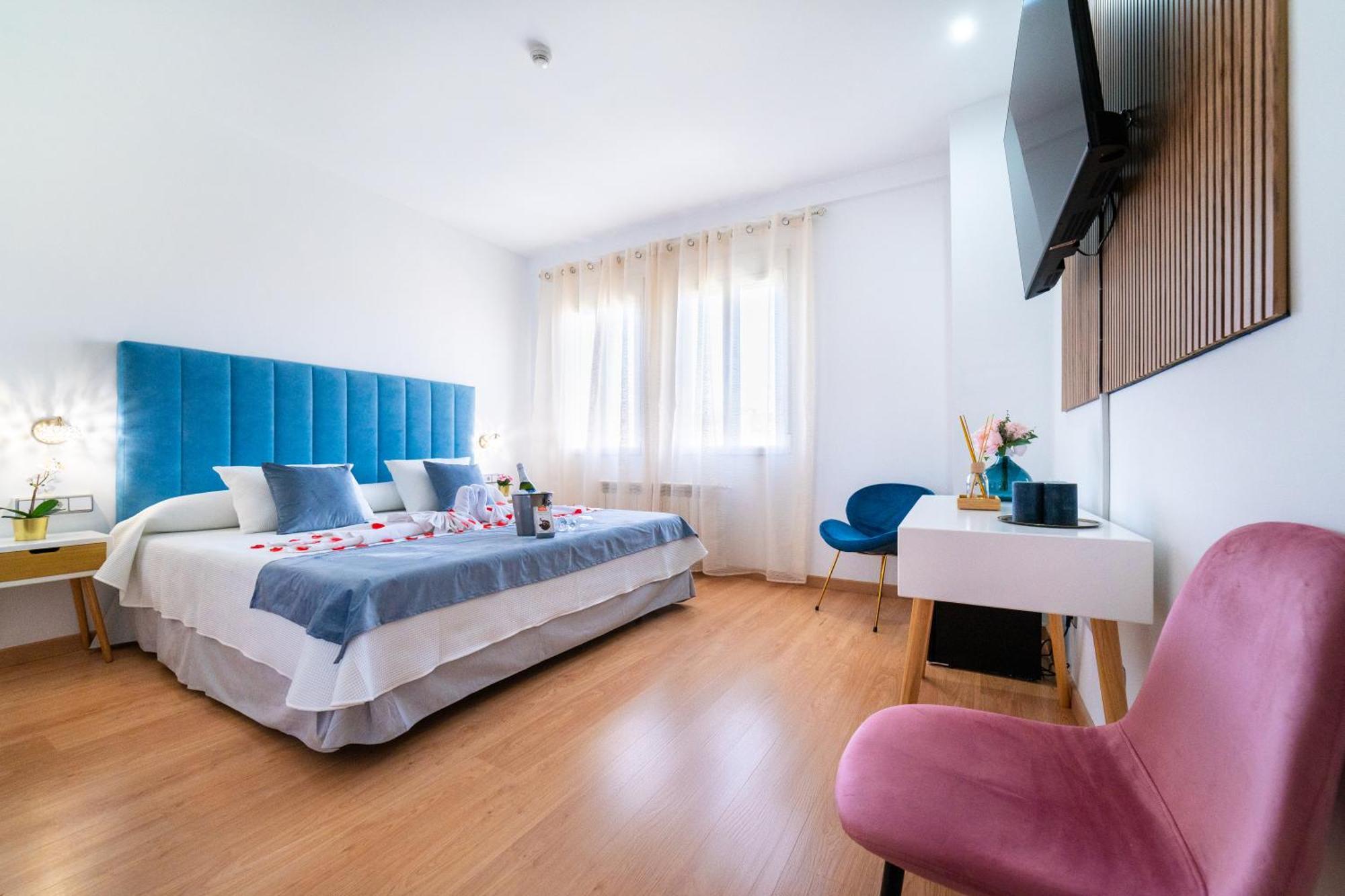 Hotel Puerta De กาซอร์ลา ภายนอก รูปภาพ