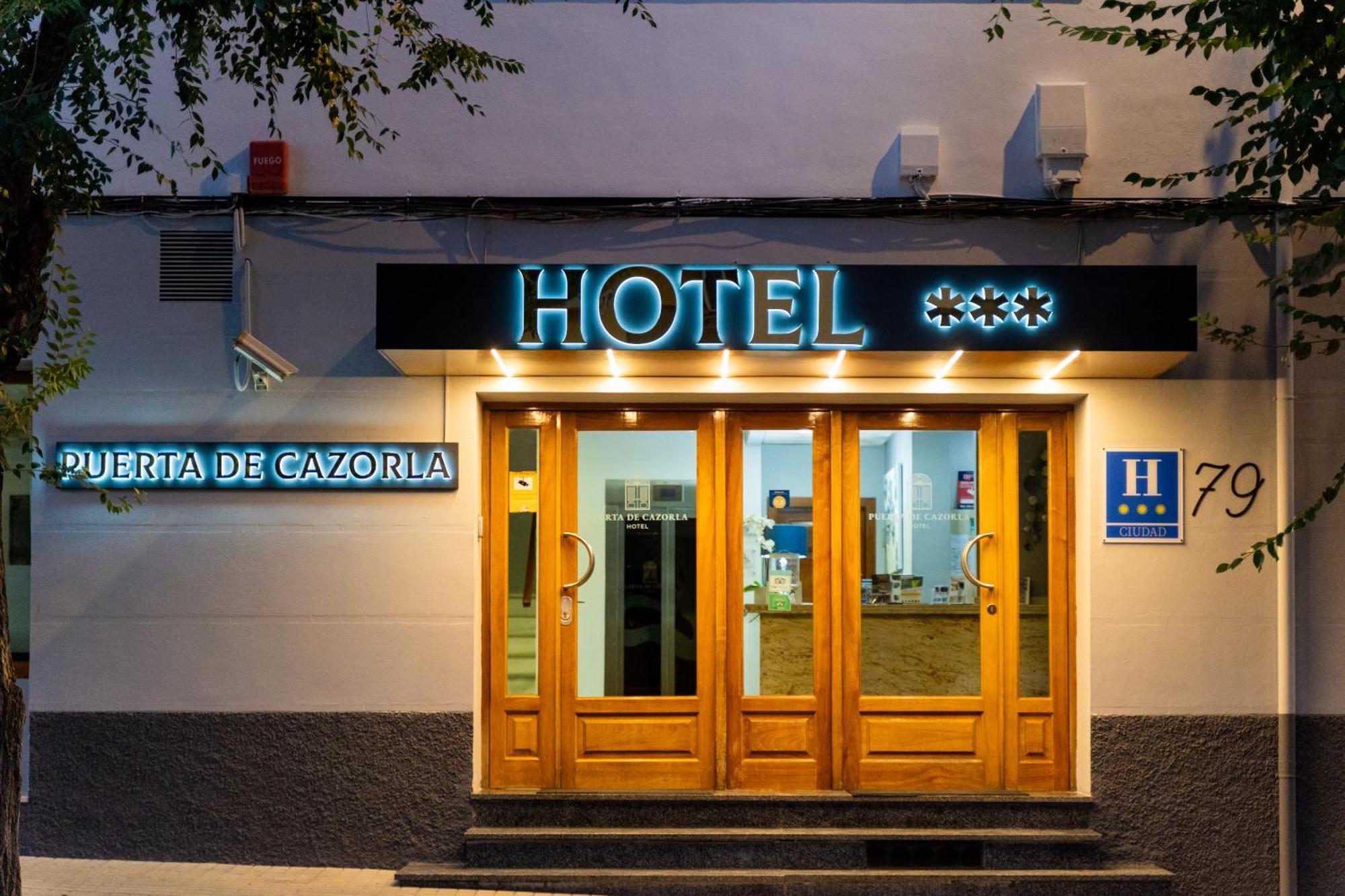 Hotel Puerta De กาซอร์ลา ภายนอก รูปภาพ