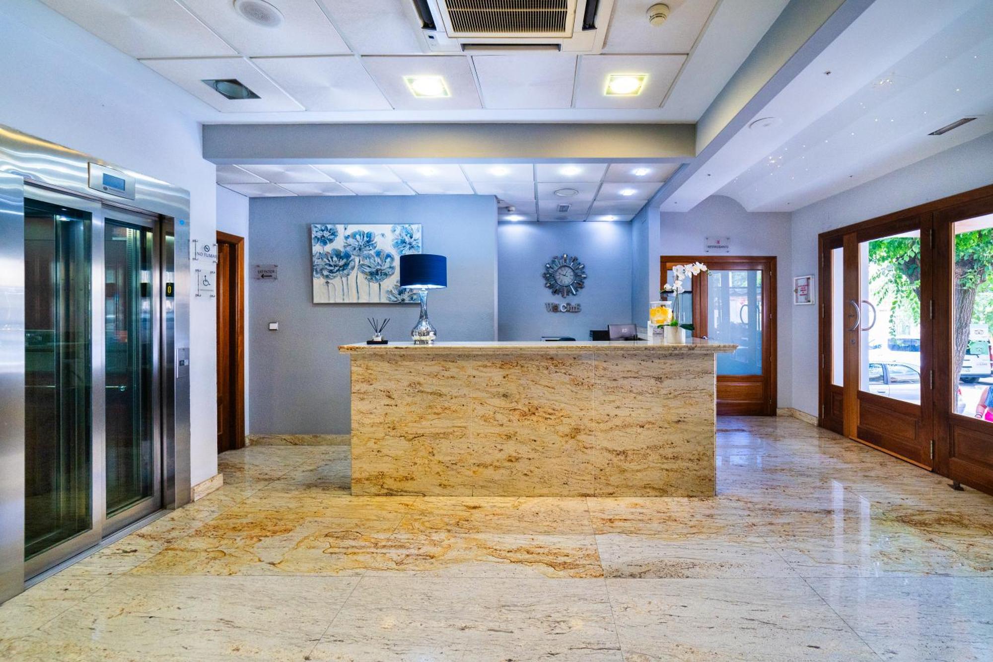 Hotel Puerta De กาซอร์ลา ภายนอก รูปภาพ