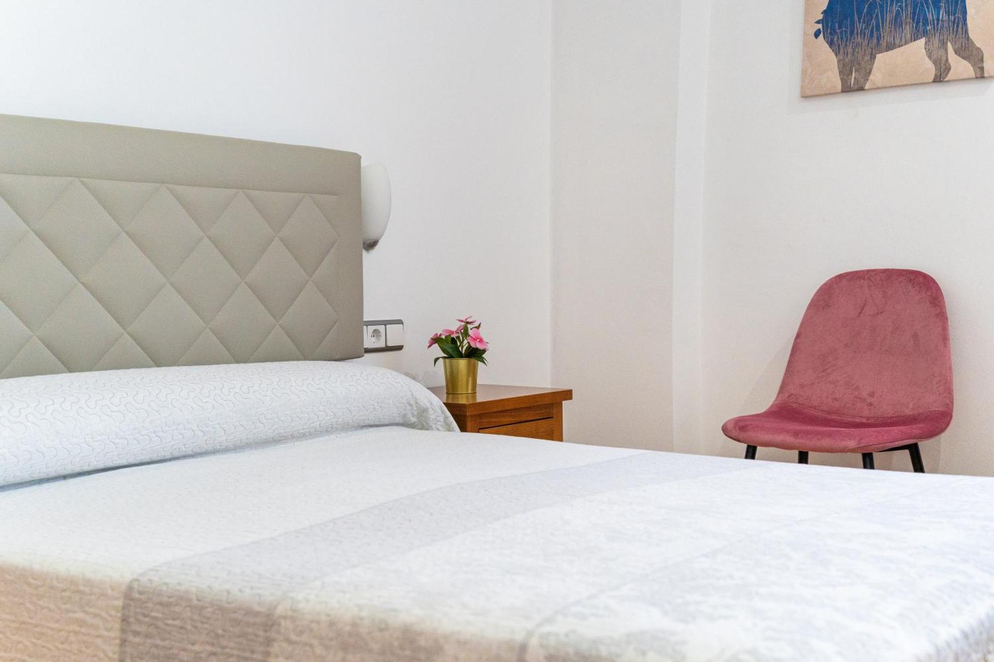 Hotel Puerta De กาซอร์ลา ภายนอก รูปภาพ