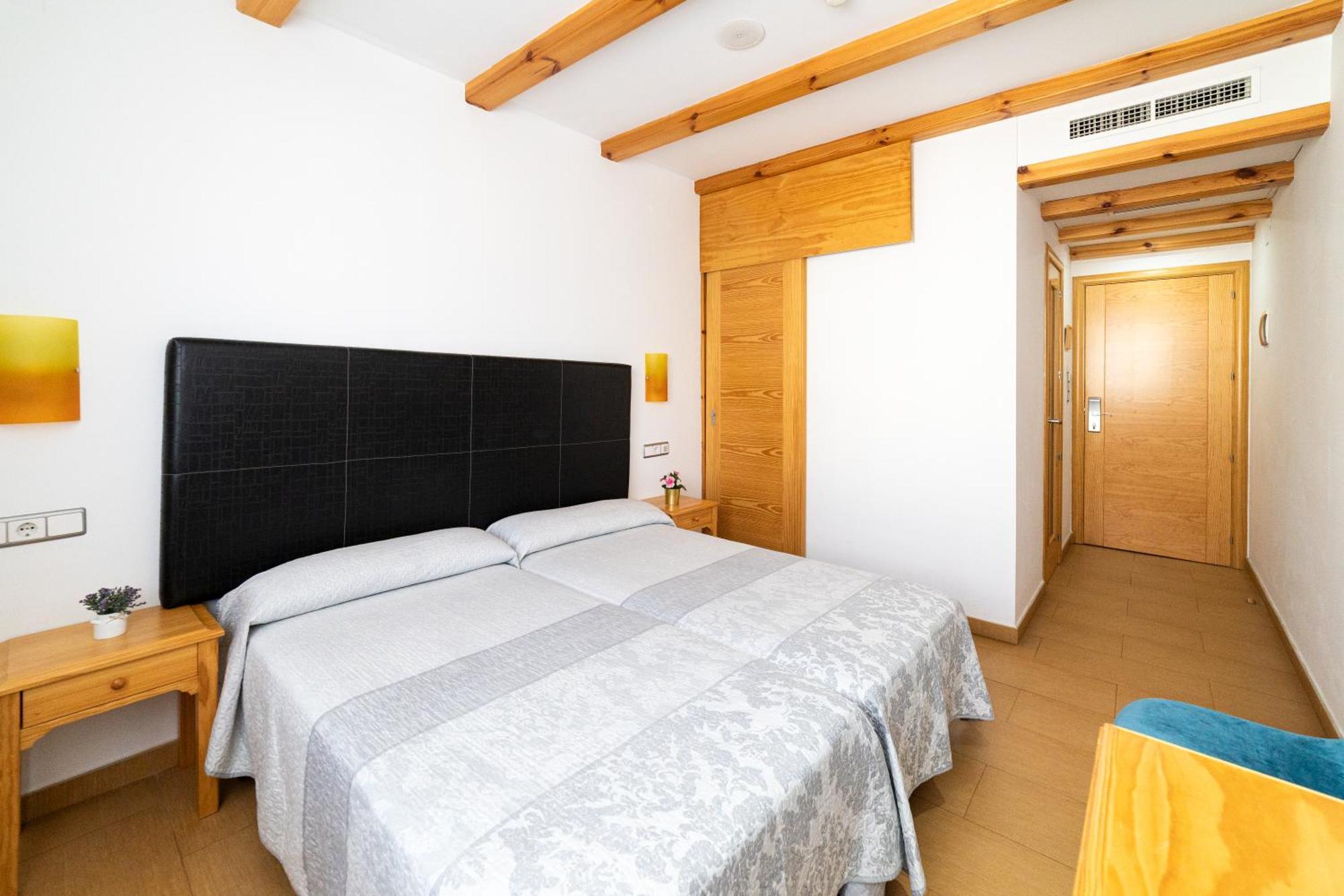 Hotel Puerta De กาซอร์ลา ภายนอก รูปภาพ
