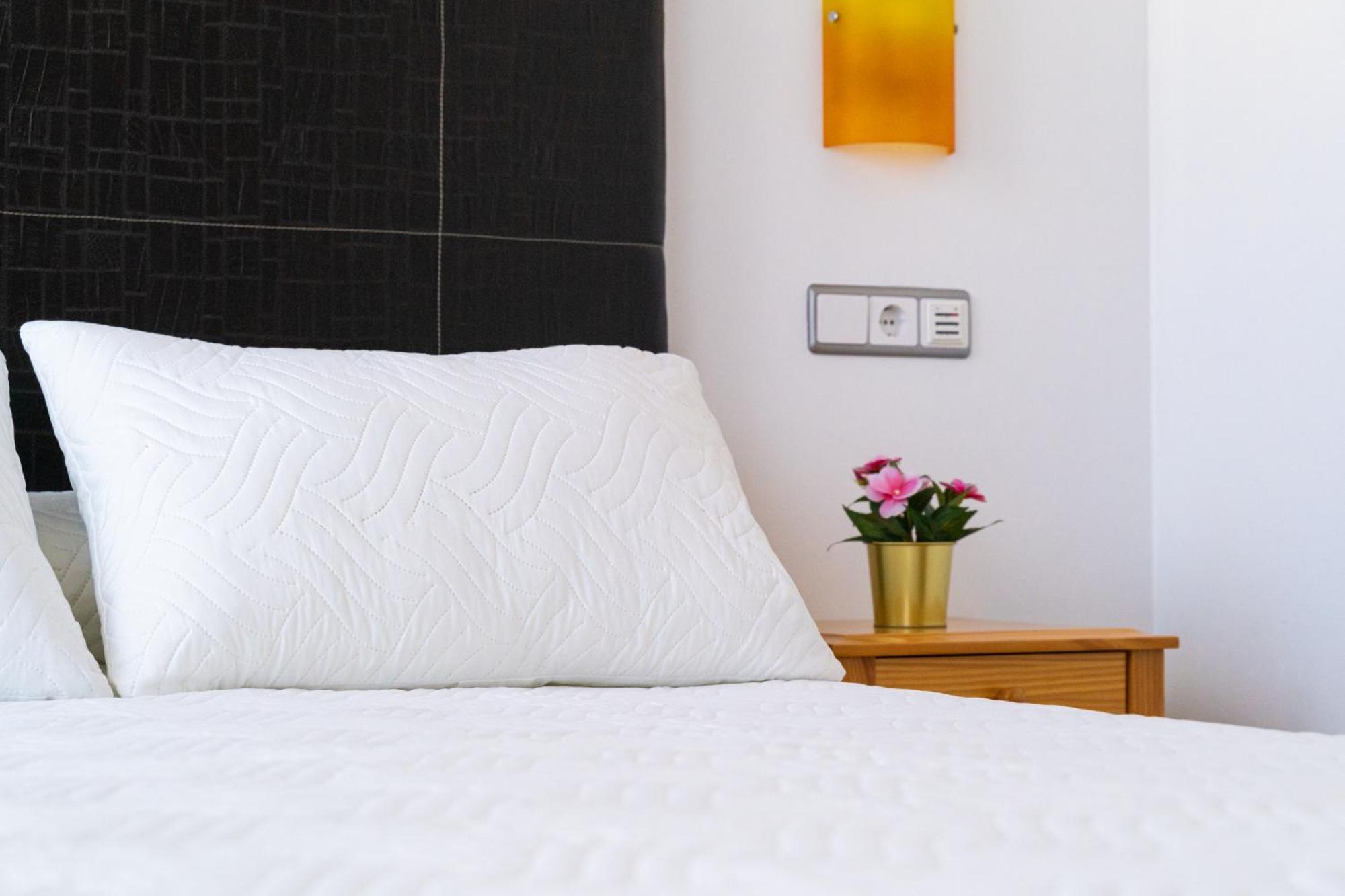 Hotel Puerta De กาซอร์ลา ภายนอก รูปภาพ